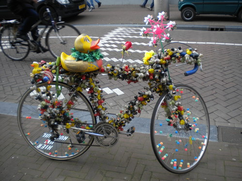 Vélos rempli de canard en plastique