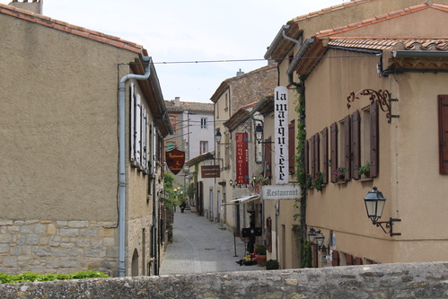 Carcassonne - une rue dans la cité